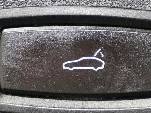 Used 2018 Porsche Macan AWD/4WD image 52