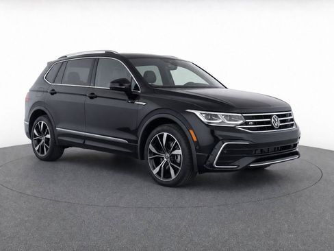 Used 2024 Volkswagen Tiguan SEL R-Line AWD/4WD image 2