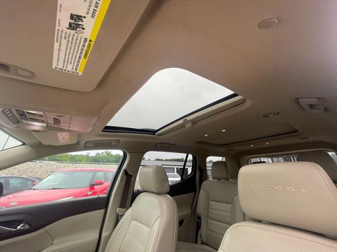 Used 2017 GMC Acadia Denali w/ Technology Package AWD/4WD image 20