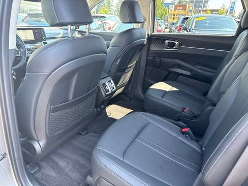 Certified 2023 Kia Sorento EX AWD/4WD image 16
