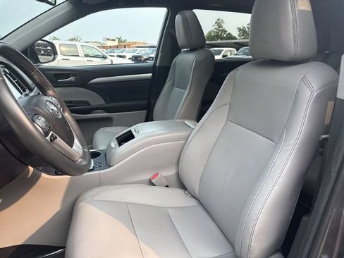 Used 2016 Toyota Highlander XLE w/ Protection Package #3 AWD/4WD image 11