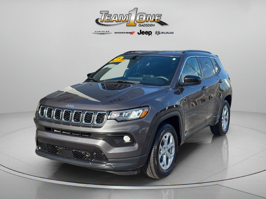 Used 2024 Jeep Compass Latitude AWD/4WD image 4