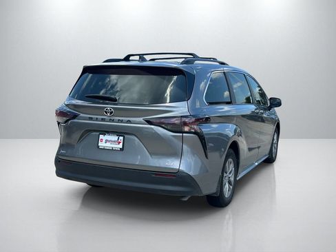Certified 2026 Toyota Sienna XLE FWD image 5