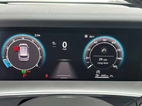 Used 2025 Volkswagen Tiguan SE R-Line image 18