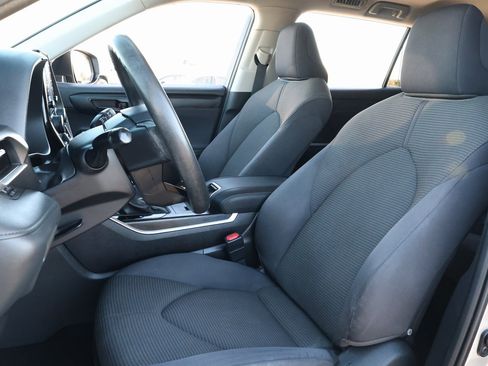 Used 2021 Toyota Highlander L image 28