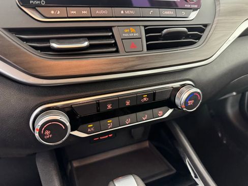 Used 2024 Nissan Altima 2.5 SV image 14