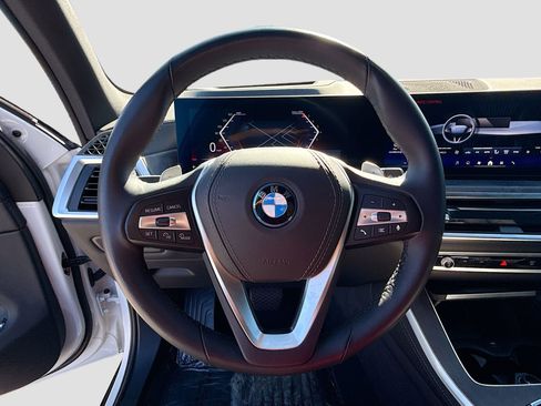 New 2025 BMW X5 xDrive50e w/ Climate Comfort Package image 30