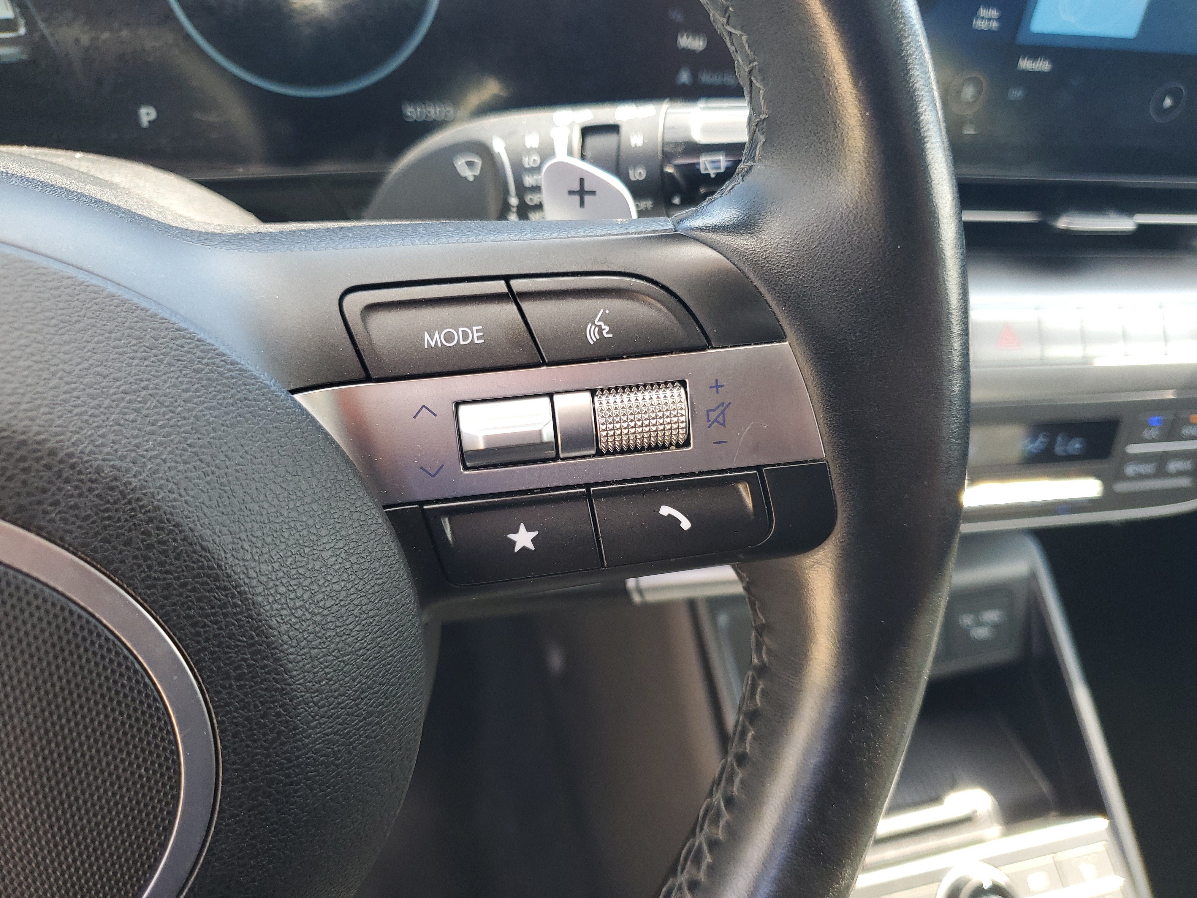 Used 2024 Hyundai Kona Limited AWD/4WD image 19