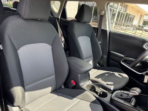 Used 2025 Kia Soul LX w/ LX Technology Package FWD image 34