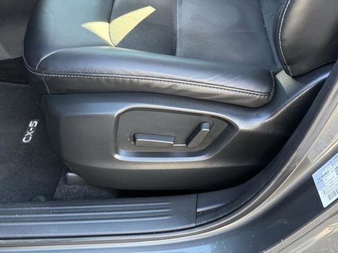 Used 2020 MAZDA CX-5 Touring image 13