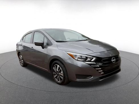 Used 2025 Nissan Versa SV image 2