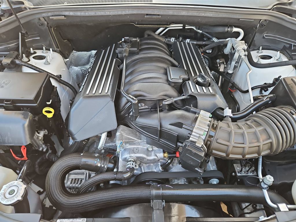 Used 2018 Dodge Durango SRT w/ Technology Group AWD/4WD image 39