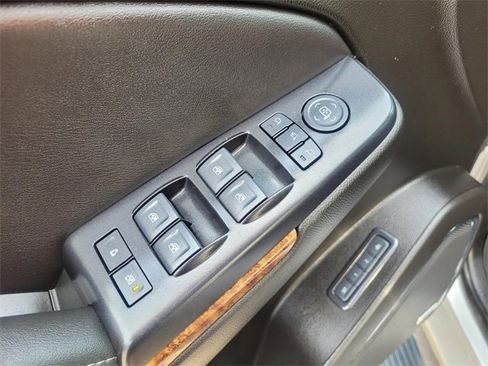 Used 2020 Chevrolet Suburban Premier image 22