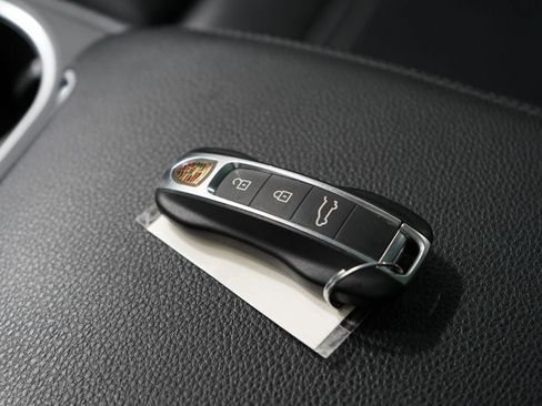 Used 2023 Porsche Cayenne Platinum Edition AWD/4WD image 31