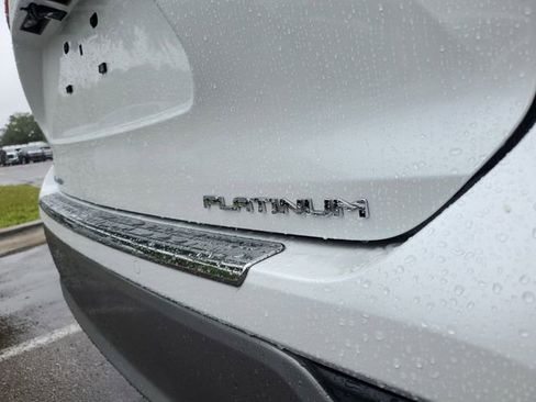 Used 2023 Toyota Highlander Platinum image 8