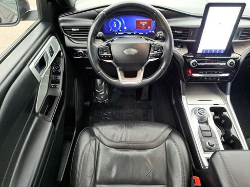 Certified 2023 Ford Explorer Platinum w/ Technology Package AWD/4WD image 11