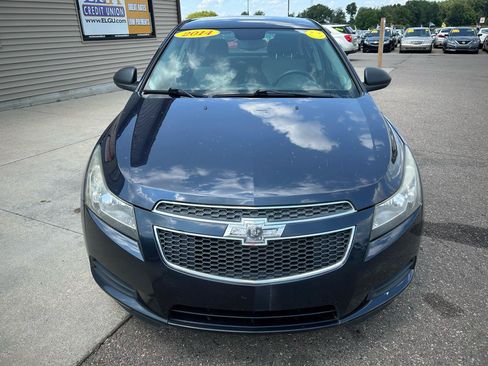 Used 2014 Chevrolet Cruze LS FWD image 2