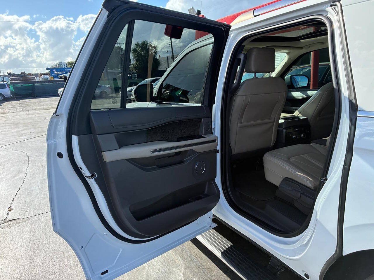 Used 2020 Ford Expedition Max Limited RWD image 15