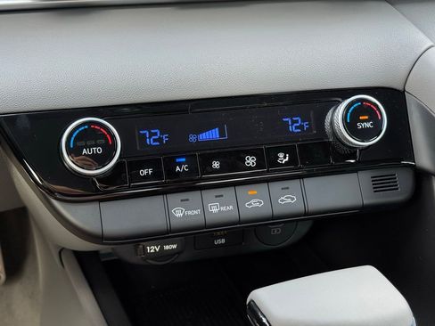 Certified 2025 Hyundai Elantra Sport image 25