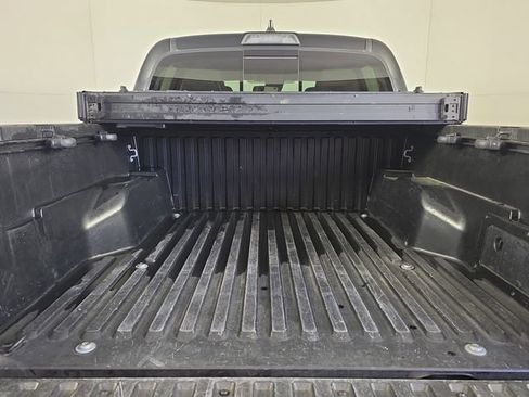 Used 2020 Toyota Tacoma SR5 AWD/4WD image 11