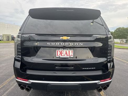 Used 2025 Chevrolet Suburban Premier AWD/4WD image 5
