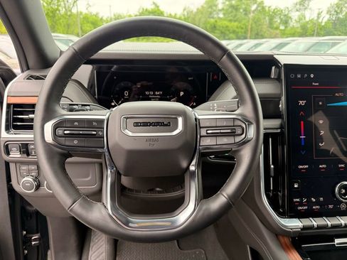 Used 2025 GMC Yukon XL Denali AWD/4WD image 11