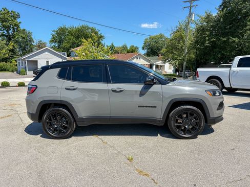 Used 2023 Jeep Compass Latitude w/ Sun and Sound Group AWD/4WD image 13