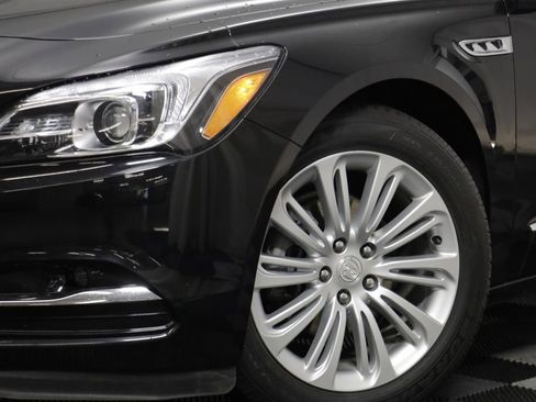 Used 2018 Buick LaCrosse image 3