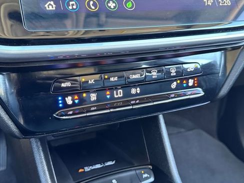 Used 2022 Chevrolet Bolt EUV LT w/ Convenience Package image 13