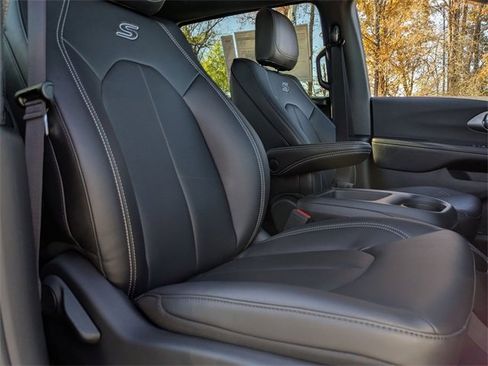 New 2026 Chrysler Pacifica Select image 35