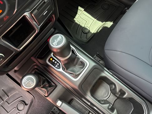Used 2019 Jeep Wrangler Sport AWD/4WD image 24