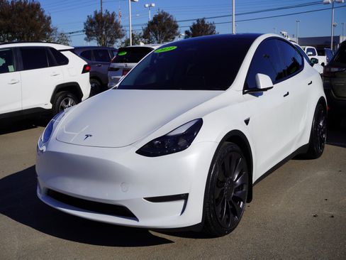 Used 2023 Tesla Model Y Performance image 5