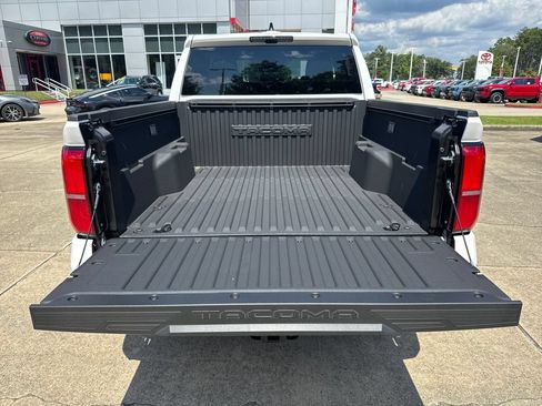 Used 2025 Toyota Tacoma TRD Sport AWD/4WD image 32