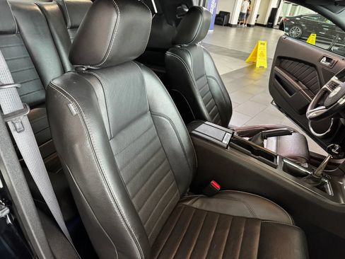 Used 2010 Ford Mustang GT RWD image 13
