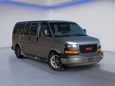 Used 2003 GMC Savana 3500 image 2