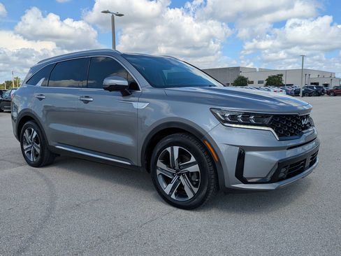 Used 2023 Kia Sorento SX Prestige w/ Panoramic Sunroof Package AWD/4WD image 2