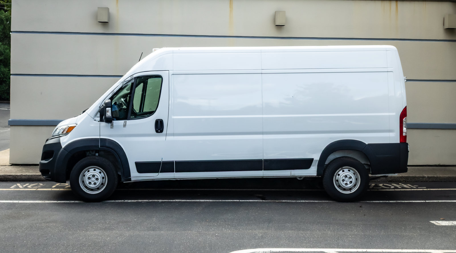 Used 2024 RAM ProMaster 2500 w/ Convenience Group FWD image 4