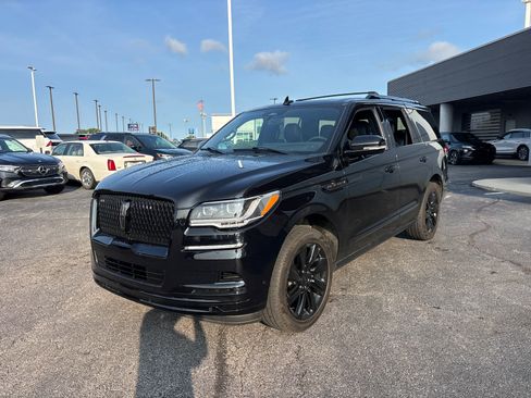 Certified 2023 Lincoln Navigator Reserve AWD/4WD image 3