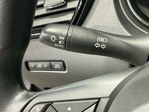 Used 2021 Nissan Rogue Sport S image 13