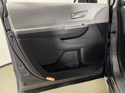 New 2026 Toyota Sienna XLE FWD image 17