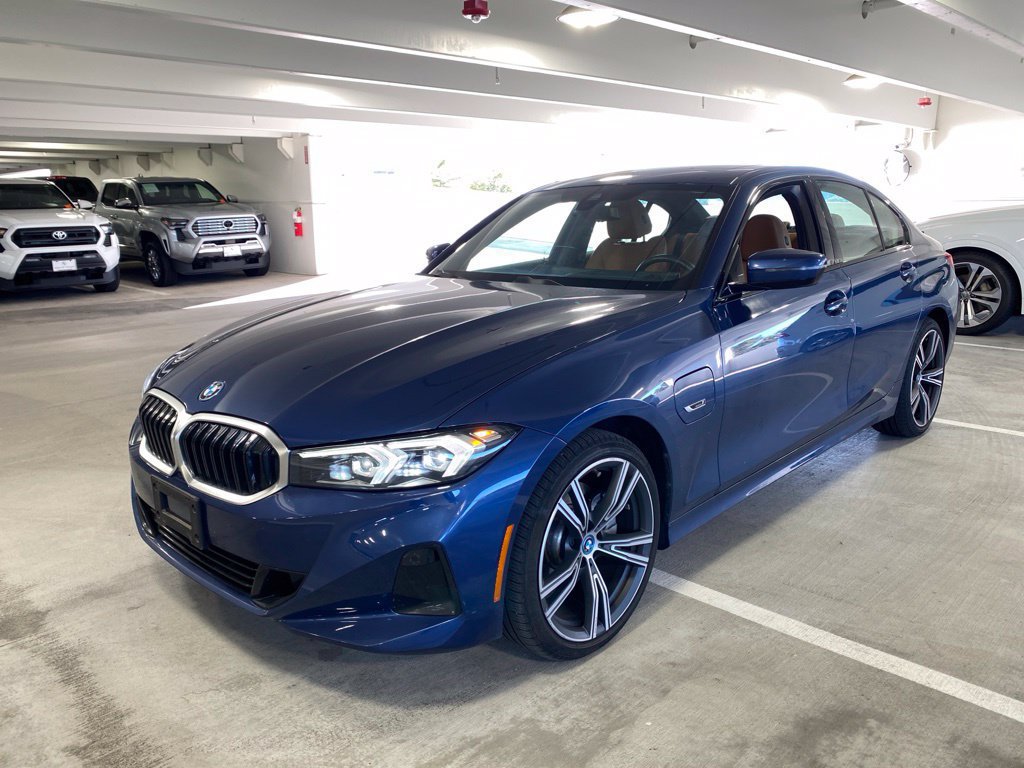 Used 2023 BMW 330e xDrive w/ Premium Package AWD/4WD image 1