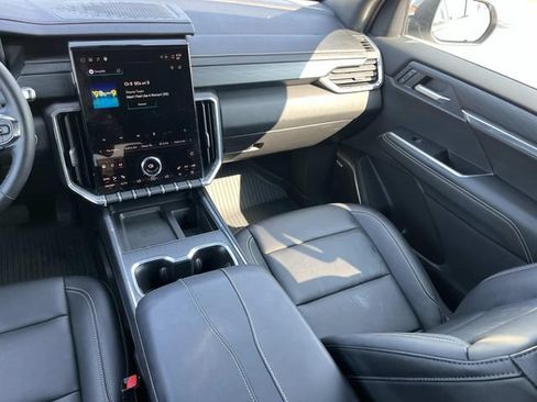 Used 2024 GMC Acadia Elevation FWD image 15