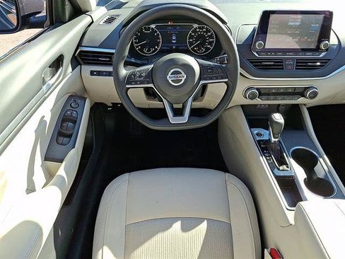 Certified 2022 Nissan Altima 2.5 SV FWD image 13