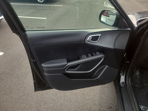 Used 2023 Kia Soul LX FWD image 14