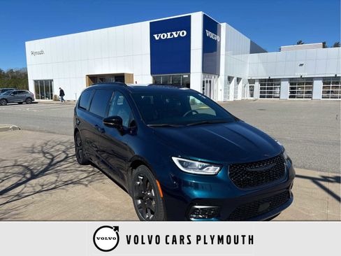 Used 2025 Chrysler Pacifica Limited FWD image 1