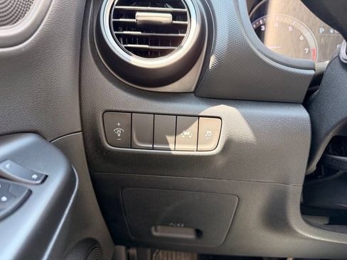 Used 2019 Hyundai Kona SE FWD image 26