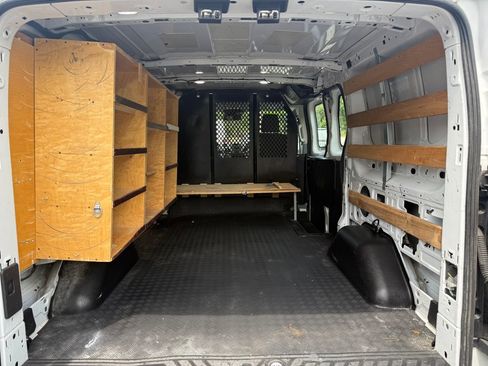 Used 2018 Ford Transit 250 130 Low Roof w/ Exterior Upgrade Package RWD image 2