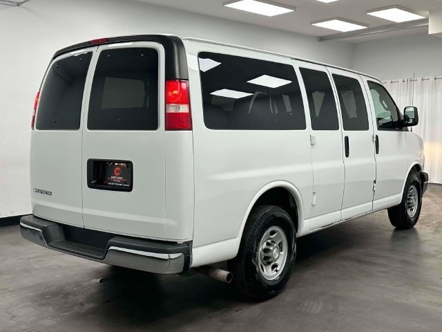 Used 2018 Chevrolet Express 2500 LT w/ LT Preferred Equipment Group RWD image 8