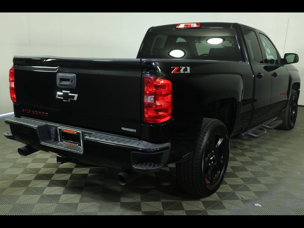 Used 2018 Chevrolet Silverado 1500 LT w/ Redline Edition AWD/4WD image 18