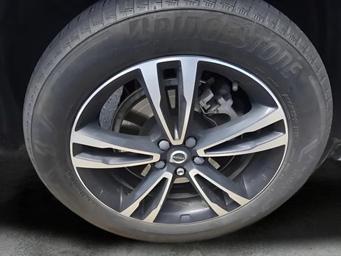 Used 2019 Volvo XC60 T8 Momentum w/ Advanced Package AWD/4WD image 9